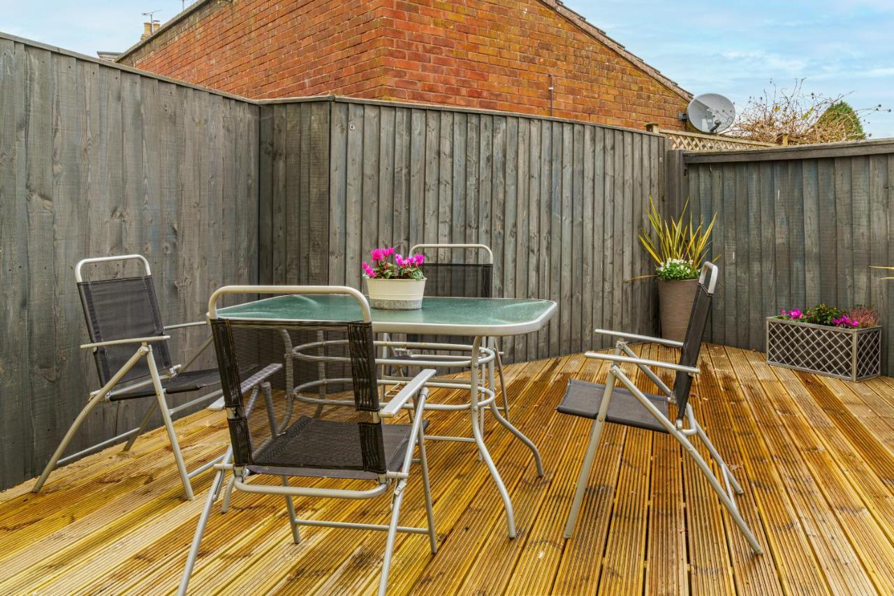 Private Deck With Newly Refurbished Flat Attached! Apartment Cirencester Exterior photo