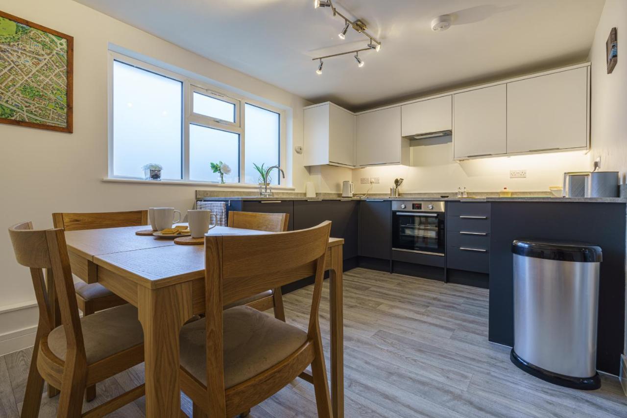 Private Deck With Newly Refurbished Flat Attached! Apartment Cirencester Exterior photo